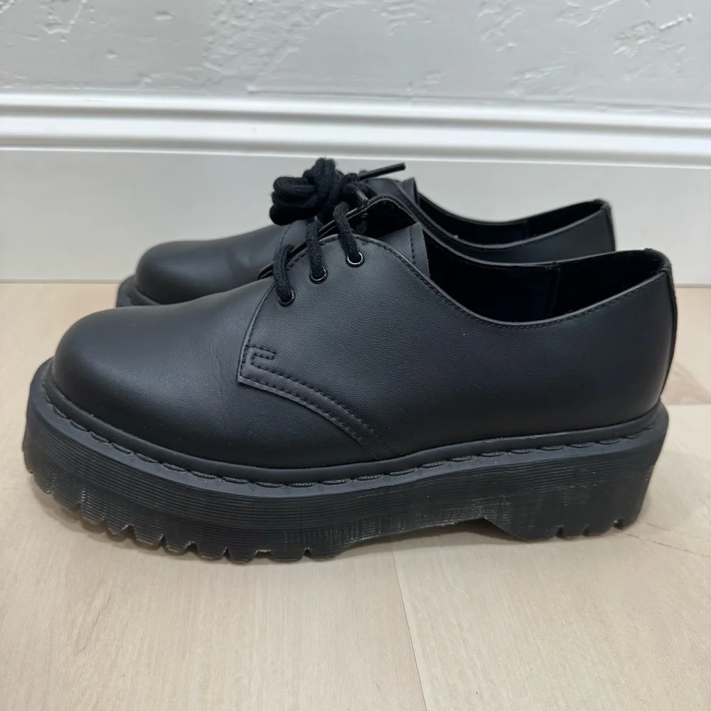 EUC Dr Martens 30651 Vegan Black Platform Oxfords Women US 9 EU 41 Like New